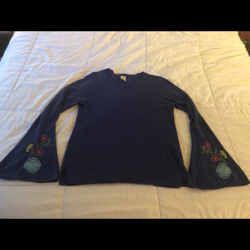 Blue sweater with embroidered bell sleeves